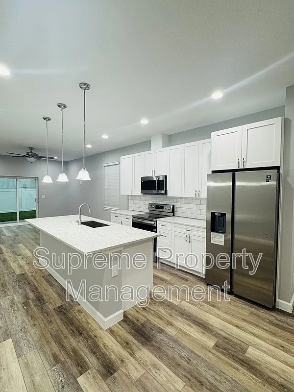 3 bed, 2.0 bath, 1427 sqft, $2,550 — Photo 2