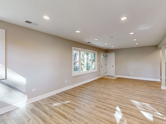 3rd image of 367 N Fairfield Ave