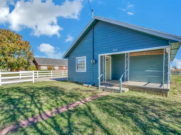 202 N Poplar St, Martha, OK 73556
