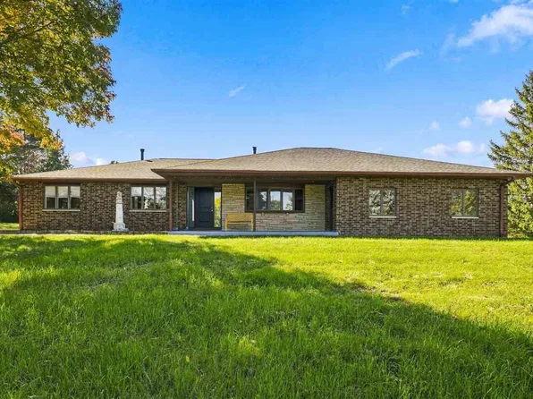 2916 Rustic Ridge Rd NE, Iowa City, IA 52240