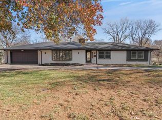 5225 Mansfield Ln, Shawnee, KS 66203