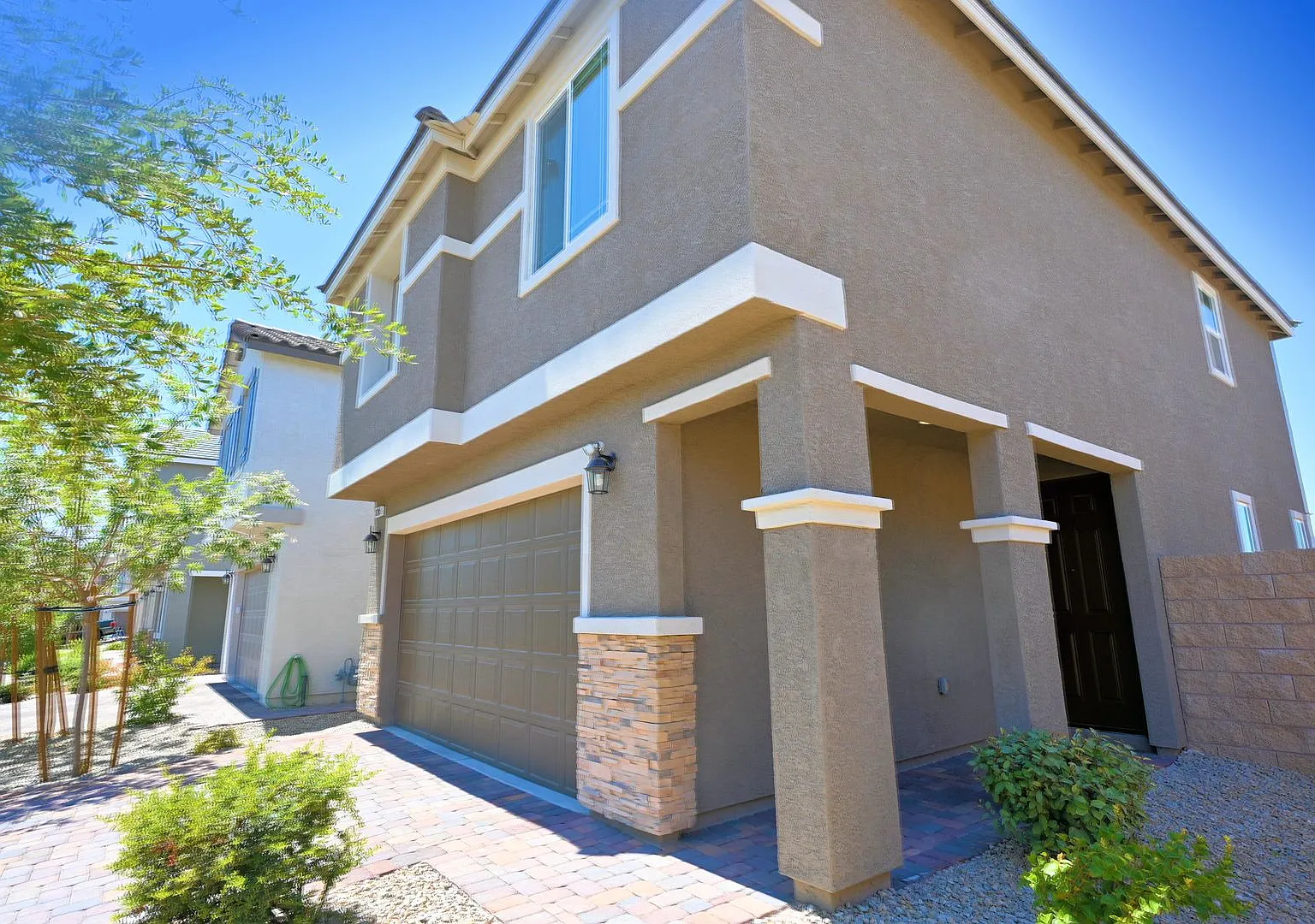 3 Bedroom House - Southwest - No Pets -10205 Starlit Canyon Ct — Photo 2