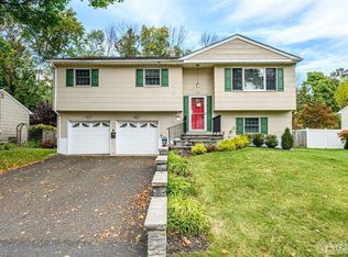 10 Bonnie Brook Ter, Middlesex, NJ 08846