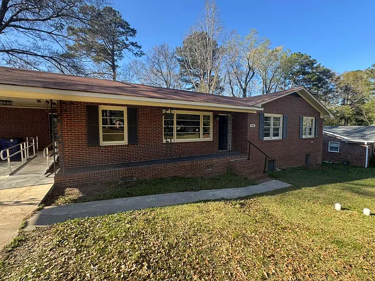 1840 Springwood Dr — Photo 1