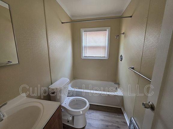 4th image of 1030 Hawk St