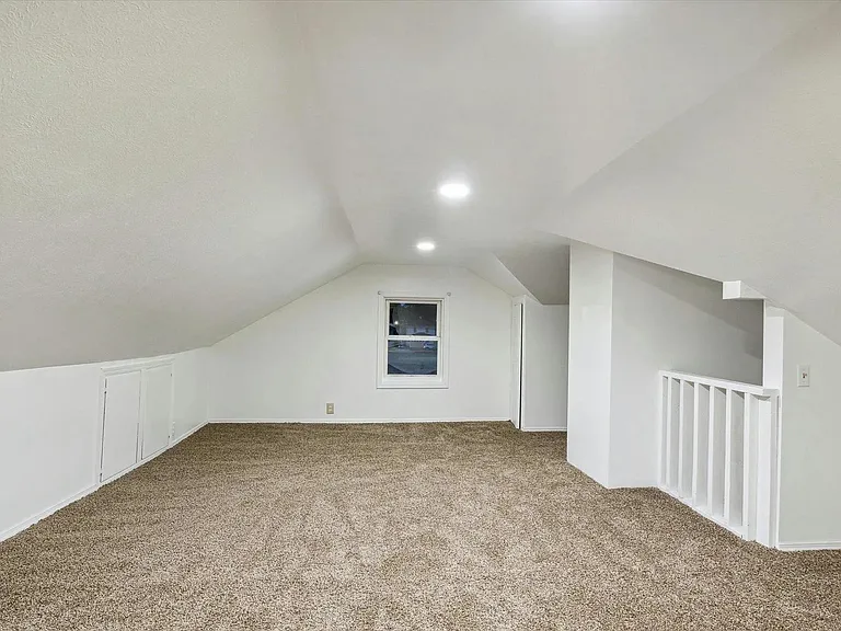 2901 Wall St — Photo 21