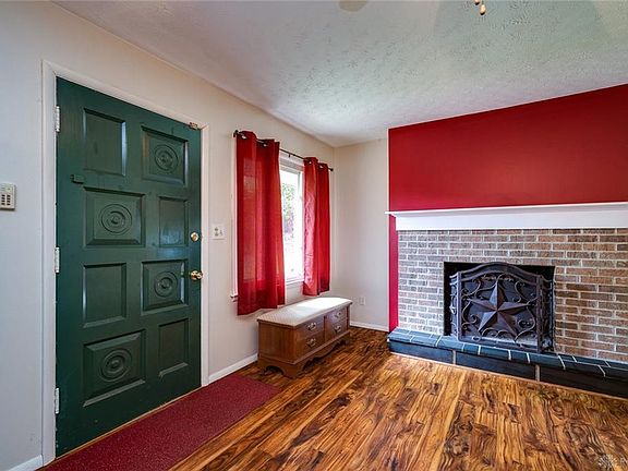3rd image of 184 E Bryant Ave