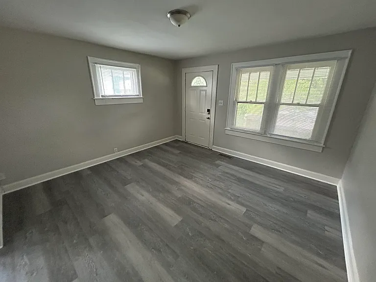 821 N Bradley Ave — Photo 7