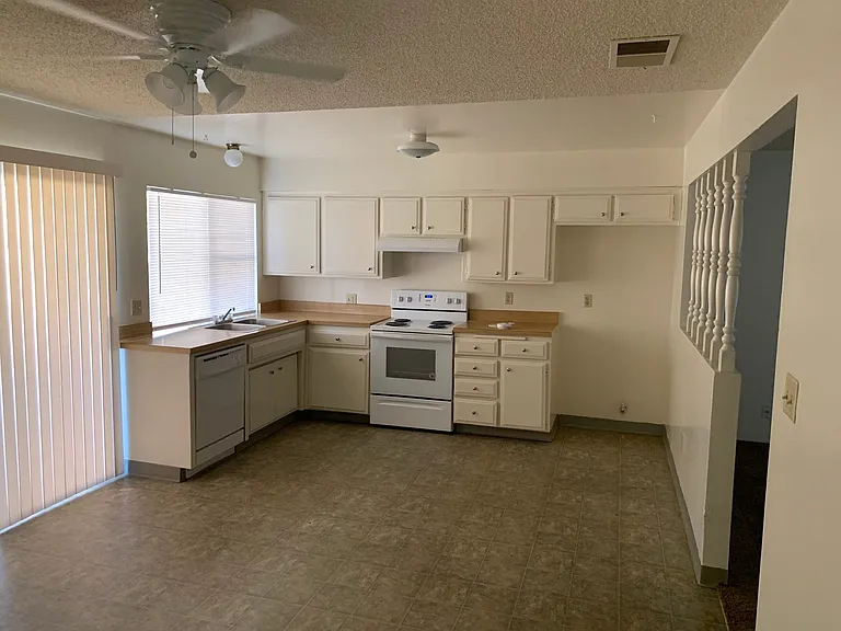 3013 N Half Moon Dr — Photo 4