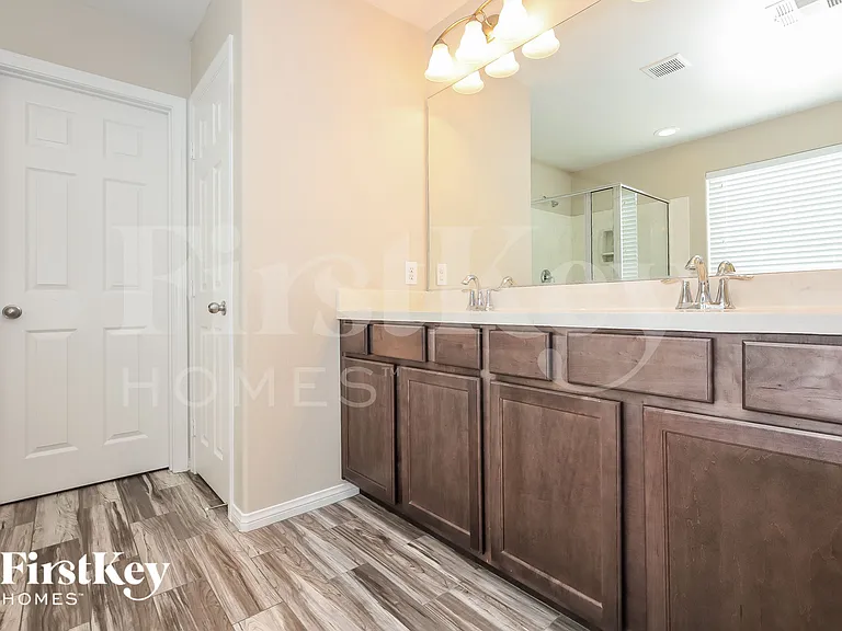 317 Casmailia Ave — Photo 10
