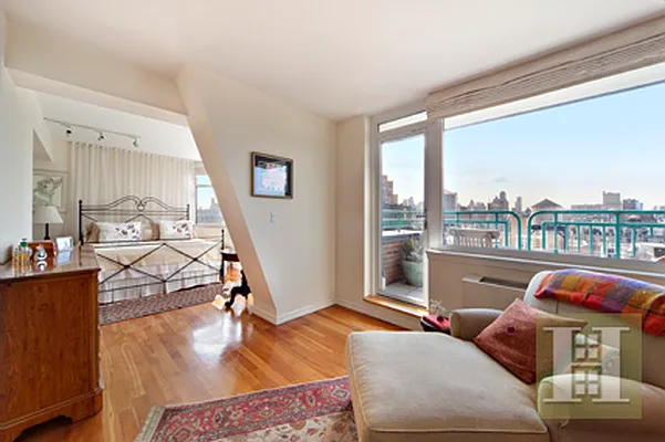 Rented by Halstead Real Estate | media 7