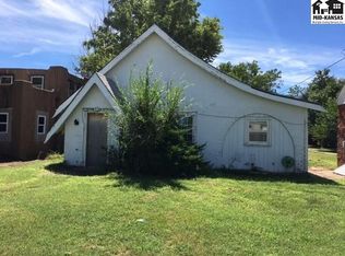 714 E Main St, Lyons, KS 67554