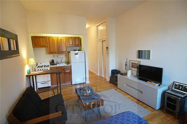 Rented by City Stop Realty | media 6