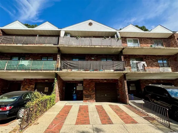 68-05 242nd St #31C, Little Neck, NY 11362