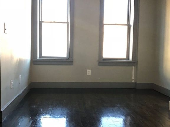 5th image of 638 Kosciuszko St APT 2R