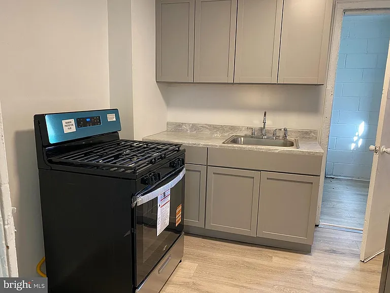6033 Kershaw St — Photo 8