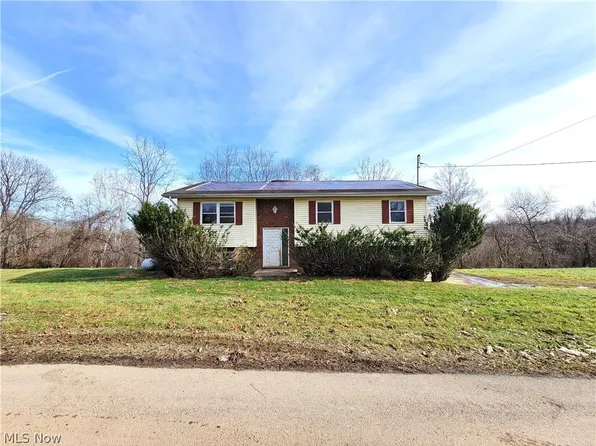 395 Garfield Hts, Le Roy, WV 25252