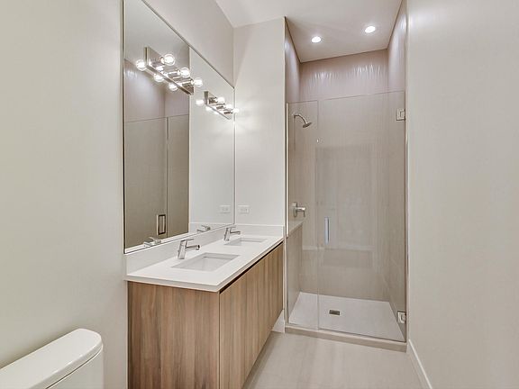 4th image of 3757 N Sheffield Ave #204