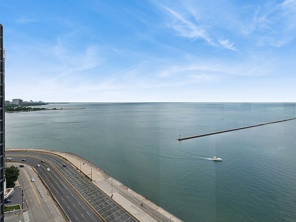4th image of 880 N Lake Shore Dr APT 20A