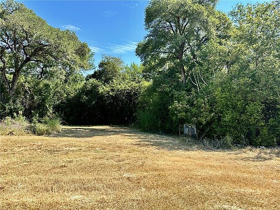 5th image of 629 E Veterans Memorial Blvd