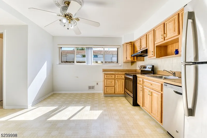 2 bed, 2.5 bath, $2,400 — Photo 4