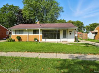 32471 Saint Annes Dr, Warren, MI 48092