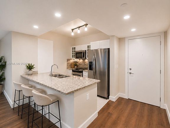 3rd image of 950 Brickell Bay Dr APT 1905