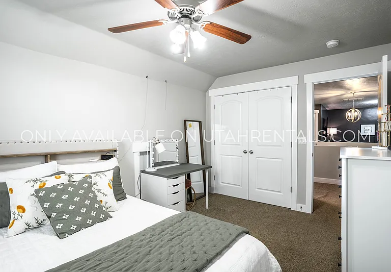 1777 W Yarrow Dr — Photo 23