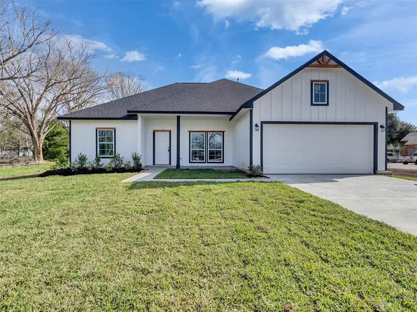 302 Gaines St, Brazoria, TX 77422