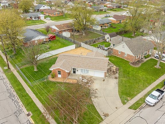 5th image of 711 Marilyn Dr