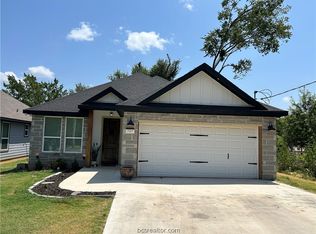 707 N Sharp St, Franklin, TX 77856