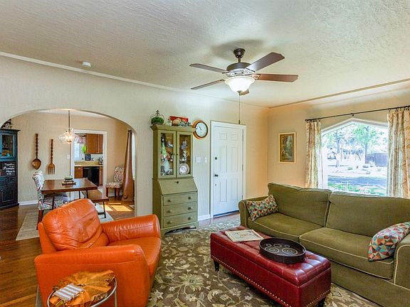 5th image of 995 N Vagedes Ave