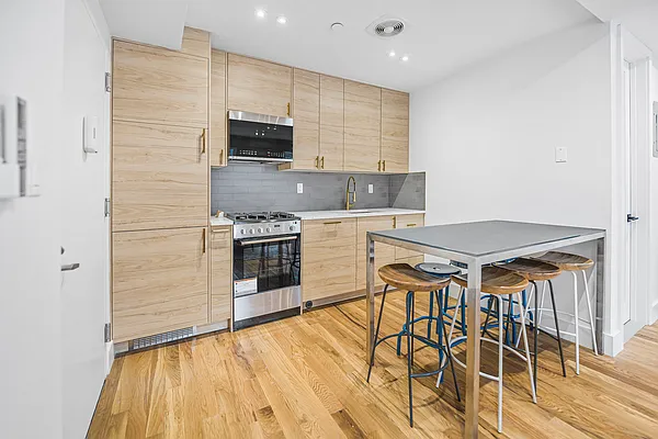 Rented by TwoRealEstate LLC | media 2