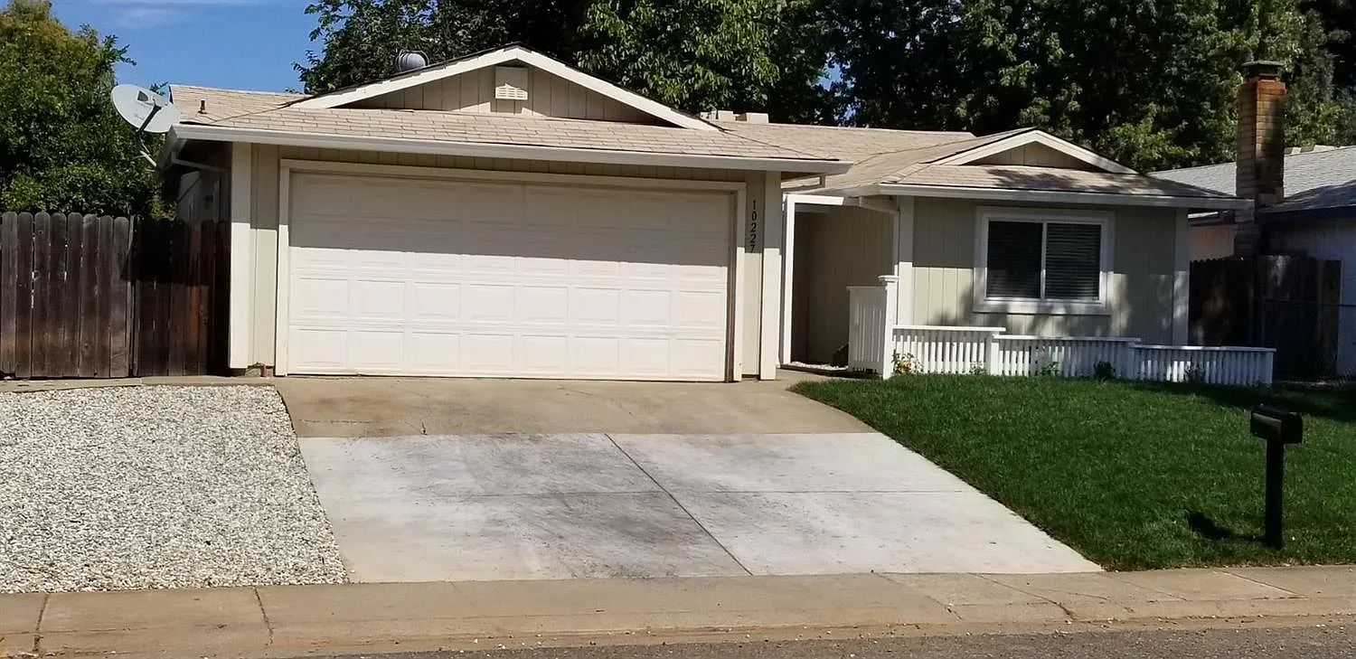 10227 Ellenwood Ave photo 1