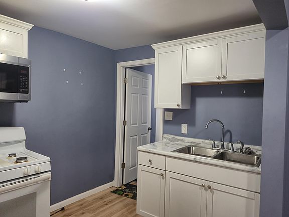 5th image of 968 Willard St