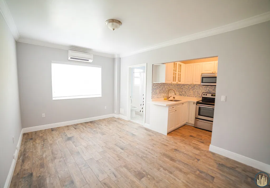 Studio, 6376 sqft, $1,525 — Photo 2