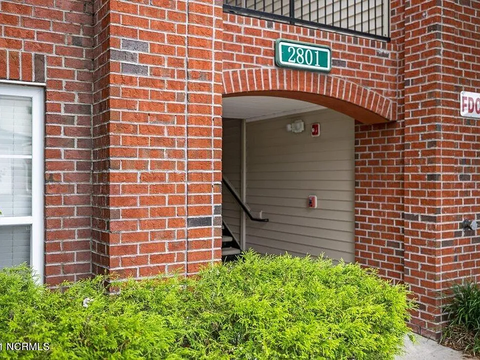 2801 Bloomfield #201