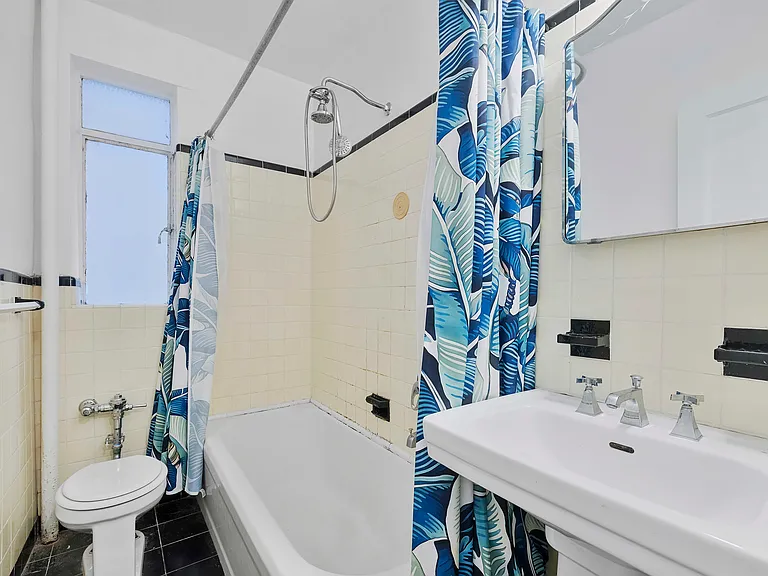 250 W 24th St #2AE — Photo 5