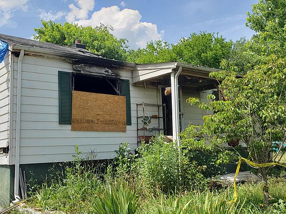 2nd image of 2411 Webster Ct