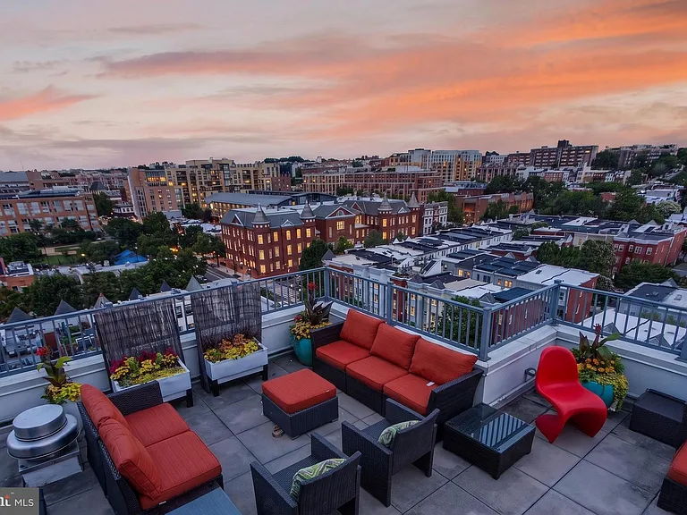 2020 12th St NW #Penthouse 03 — Photo 37