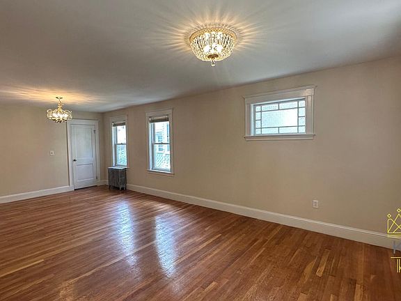 4th image of 209 Aspinwall Ave #1-2