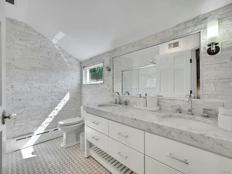 4 Lorraine Dr — Photo 21