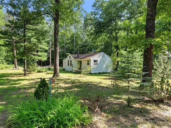 W10016 E Oak Ridge Ln, Gresham, WI 54128
