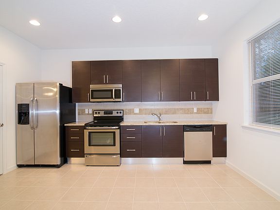 4th image of 33 Ballard Ln