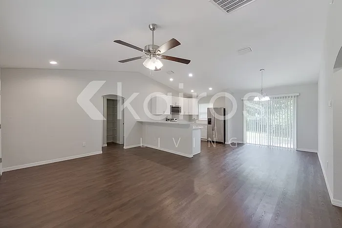 3 bed, 2.0 bath, 1265 sqft, $1,695 — Photo 4