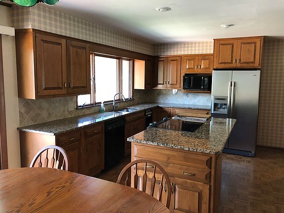 5th image of 5001 Howe Dr