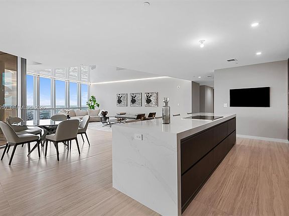 4th image of 851 NE 1st Ave #Penthouse 4912
