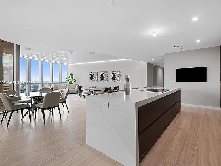 851 NE 1st Ave #Penthouse 4912 — Photo 4