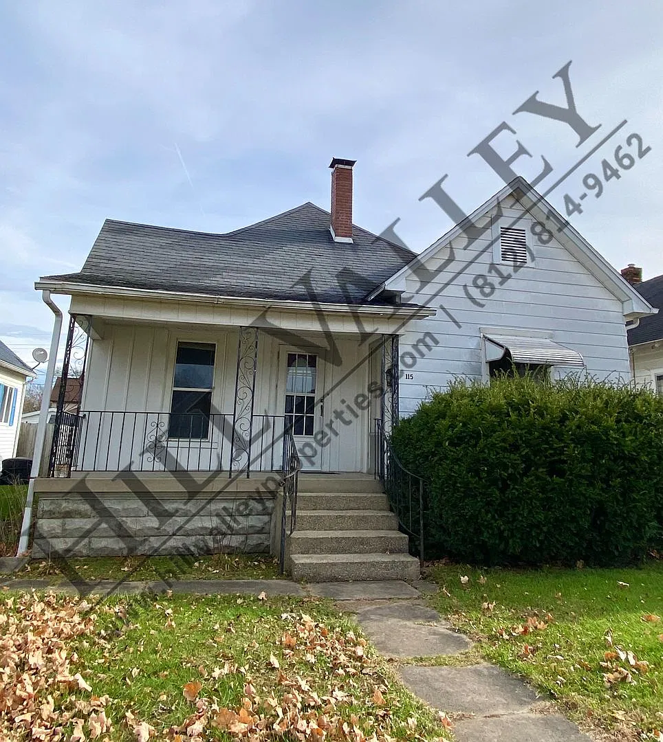 Two Bedroom Home in West Terre Haute — Photo 1