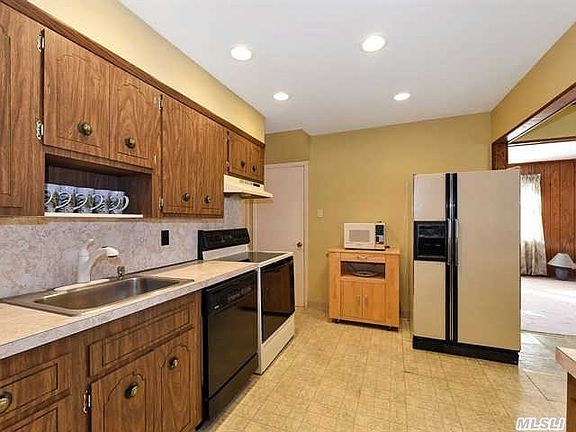 3rd image of 607 Orchard Pl